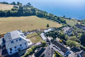 Stunning Coastal Apartment in Maidencombe with Sea Views & Garden - Image 4