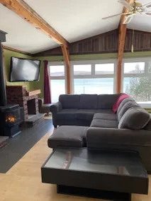 Cozy cottage with magnificent lakefront views - Image 2