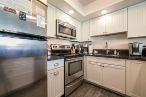 Well equipped ground floor with AC, Oceanside - Image 4
