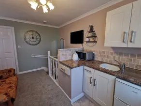 Private Annexe with Parking - Image 2
