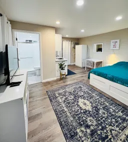 Entire guesthouse Santa Clara smart lock entrance. - Image 3
