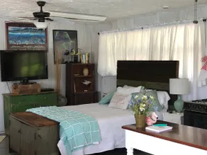 Adorable cottage with pool and hot tub - Image 2