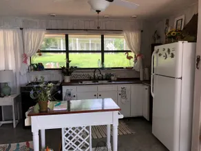 Adorable cottage with pool and hot tub - Image 3