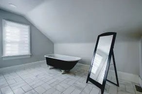 Charming 1 bd upper level in great location! - Image 4