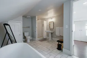 Charming 1 bd upper level in great location! - Image 5