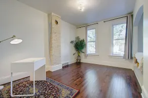 Charming 1 bd upper level in great location! - Image 2