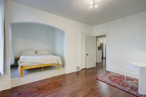 Charming 1 bd upper level in great location! - Image 3