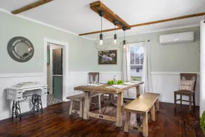 5 Star Charming Farmhouse with fire pit Sleeps 9 - Image 3