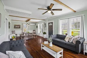 5 Star Charming Farmhouse with fire pit Sleeps 9 - Image 2