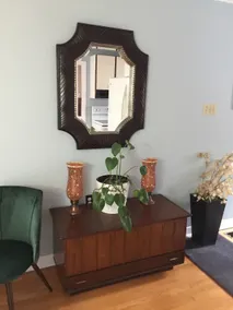 Spacious 1-bedroom place with free parking - Image 3