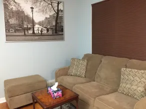 Spacious 1-bedroom place with free parking - Image 4