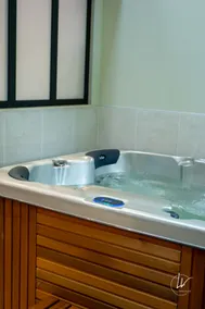 charming house with hot tub for couples... - Image 4