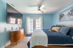 Mid-Century Modern and Contemporary House - Image 5