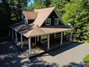 The Hidden Porch at Sir Sam's (hot tub & sauna) - Image 4