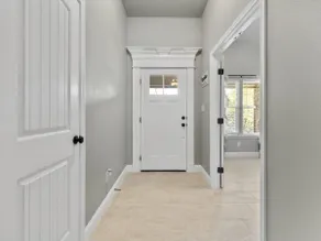 Beautiful NEW Lakeside Community House - Image 3