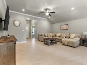 Beautiful NEW Lakeside Community House - Image 5