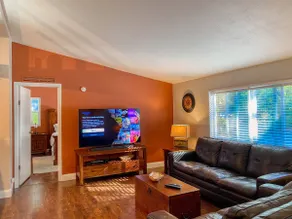 Relaxing retreat with Hot Tub close to everything - Image 3