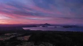 Spacious & Cozy Villa Unit Overlooking Taal lake in Tagaytay - Image 2