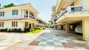 Sweet Retreat - Chic 2BHK • Bathtub + Beach Drive - Image 5