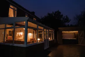 Hot Tub Pet Friendly Luxury Cosy Cottage, Near Withernsea and Patrington - Image 2