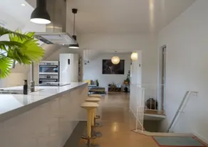 Luxury loft (3 bedrooms & free parking) near expo - Image 2