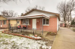 Cozy 3 bed 1 bath entire house- up to 6 people - Image 3