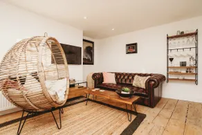 Stylish 2 Bed Eco Flat in the heart of Bath - Pass the Keys - Image 3
