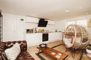 Stylish 2 Bed Eco Flat in the heart of Bath - Pass the Keys - Image 5