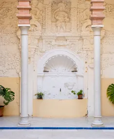 Centrally located apartment in old palace house - Image 5