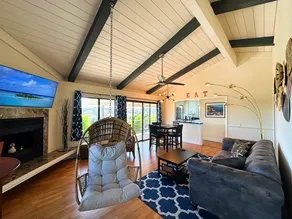 Hilltop Penthouse Cottage with Sweeping Views - Image 4