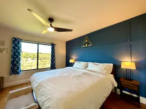 Hilltop Penthouse Cottage with Sweeping Views - Image 5