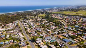 Livin the Dream - 3BR Retreat, Sea Views, Patio - Image 2