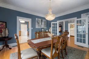 Luxurious high end Mansion 4 min from Downtown. - Image 5