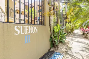 Perfect 2-bed condo with pool! Walk to beach! - Image 2