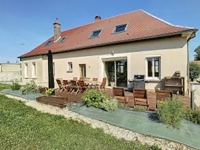 TRADITIONAL, SPACIOUS AND QUIET HOUSE - Image 2