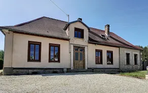TRADITIONAL, SPACIOUS AND QUIET HOUSE - Image 4