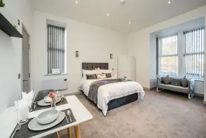 Exquisite Serviced Studio With Private Parking - Image 4