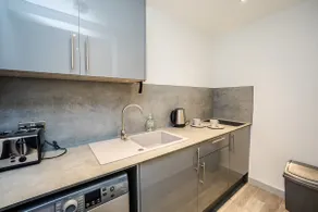 Exquisite Serviced Studio With Private Parking - Image 3