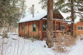 Cozy Yellowstone Cabin in Pine Creek, Montana - Image 5