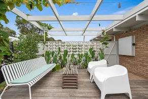 Dolphin – Solar heated pool, 1km walk to the bay - Image 4