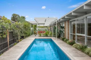Dolphin – Solar heated pool, 1km walk to the bay - Image 2