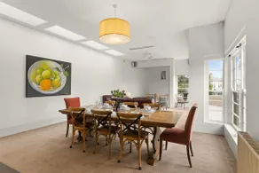 Deluxe Bay View Penthouse with City & Sea Views - Image 3