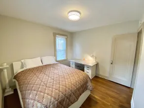 ✨Cozy & Stylish 2BR House 🏡 Sleeps 6✨Free Parking - Image 5