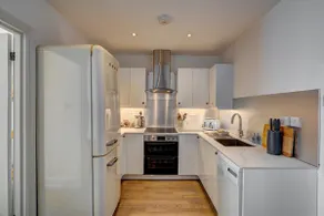 Luxury Grade 2 listed, 2 Bedroom apartment in the centre of Chester - Image 3