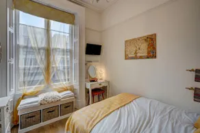 Luxury Grade 2 listed, 2 Bedroom apartment in the centre of Chester - Image 2