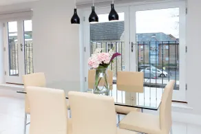 Stunning Central Windsor Town House With Parking - Image 5