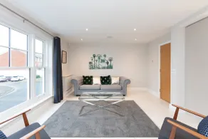 Stunning Central Windsor Town House With Parking - Image 4