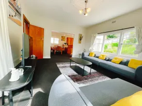 Spectacular Hobart River View Home - Image 4