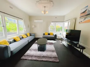Spectacular Hobart River View Home - Image 5