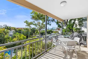 Sundowner 3 - Ocean Views near Noosa Main Beach - Image 2